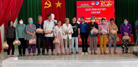 ĐOÀN PHƯỜNG TÂN QUY ĐÔNG TỔ CHỨC PHÁT QUÀ XUÂN TÌNH NGUYỆN NĂM 2025 ĐOÀN PHƯỜNG TÂN QUY ĐÔNG TỔ CHỨC PHÁT QUÀ XUÂN TÌNH NGUYỆN NĂM 2025