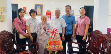 Đoàn Đảng ủy - HĐND - UBND - UB MTTQ và các Đoàn thể CT - XH đến thăm và chúc Tết các cơ sở Tôn Giáo trên địa bàn phường Đoàn Đảng ủy - HĐND - UBND - UB MTTQ và các Đoàn thể CT - XH đến thăm và chúc Tết các cơ sở Tôn Giáo trên địa bàn phường