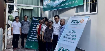 UB MTTQ VN phường Tân Quy Đông tổ chức lễ trao nhà “Đại Đoàn Kết” UB MTTQ VN phường Tân Quy Đông tổ chức lễ trao nhà “Đại Đoàn Kết”